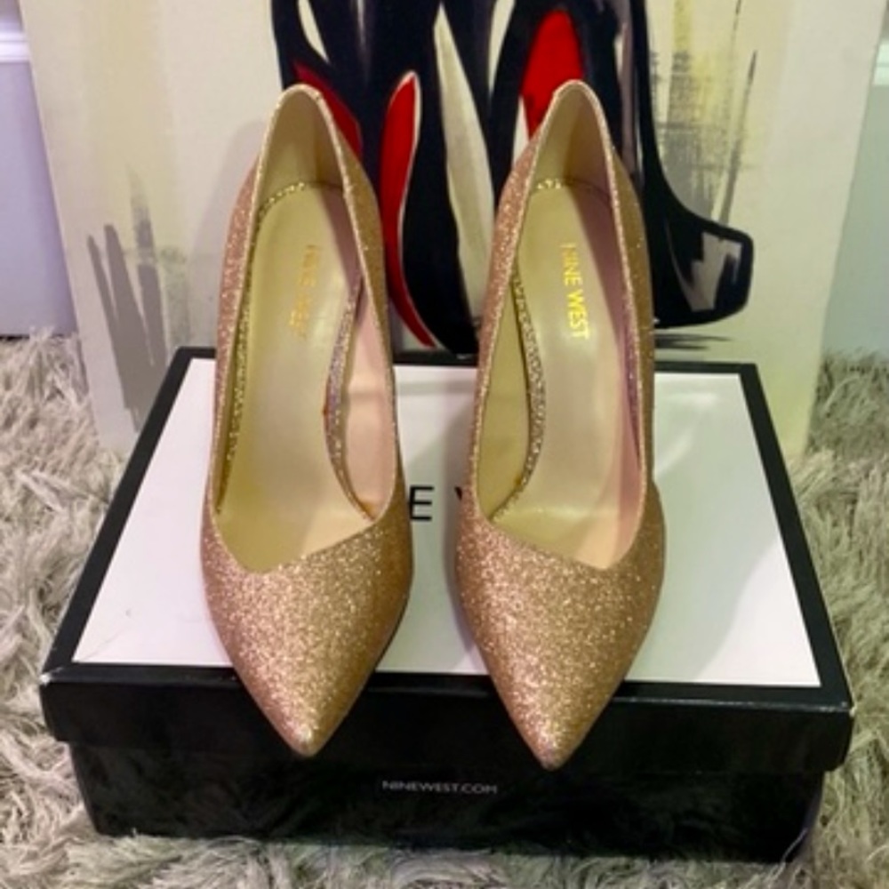 Gold-Tone Glitter Pointy Pumps